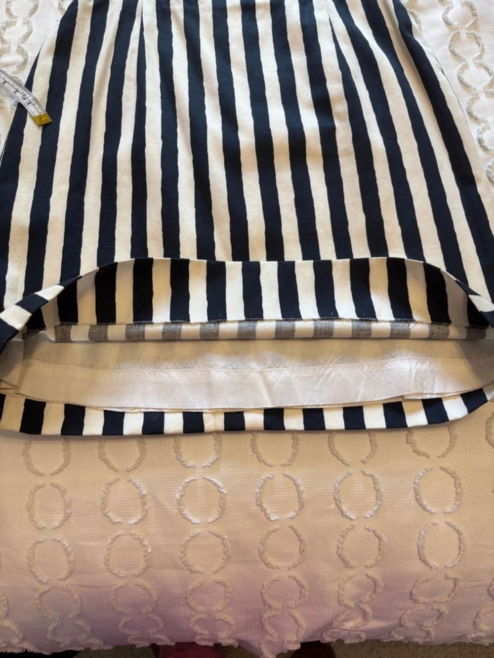 Vintgage Louis Feraud Black &‎ Cream Vertical Stripe Straight Skirt Lined size 8
